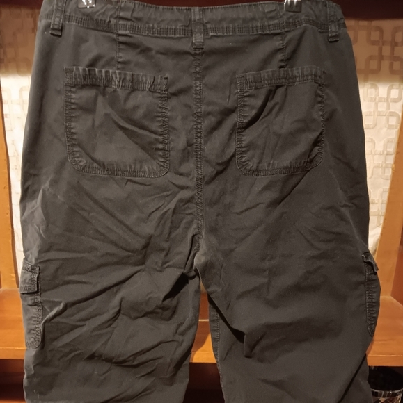 St.Johns Bay Capris - Picture 2 of 3